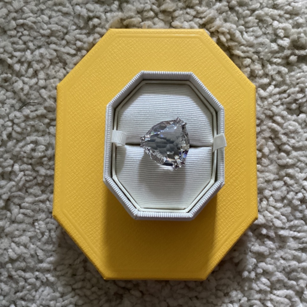 Swarovski Mesmera cocktail ring size 8 USA - Picture 4 of 4
